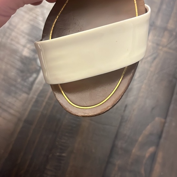 Gucci Horsebit off-white patent sandals - Picture 8 of 13